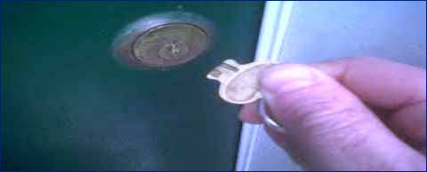Servicio de Cerrajero en Villaverde si se rompe la llave en la cerradura
